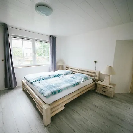 Grosse & Voll Ausgestattete Apartments, Studios, Doppelzimmer, Workspace, Parkplatz, Netflix, Prime & Schnelles Wifi In Ruhiger Lage Mit Garten Apartment