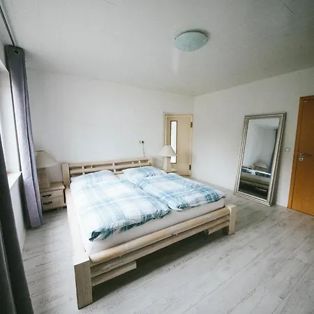 Apartment Grosse & Voll Ausgestattete Apartments, Studios, Doppelzimmer, Workspace, Parkplatz, Netflix, Prime & Schnelles Wifi In Ruhiger Lage Mit Garten *