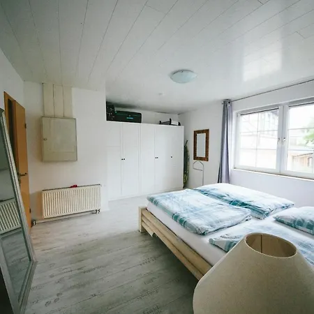 Grosse & Voll Ausgestattete Apartments, Studios, Doppelzimmer, Workspace, Parkplatz, Netflix, Prime & Schnelles Wifi In Ruhiger Lage Mit Garten Rudolstadt