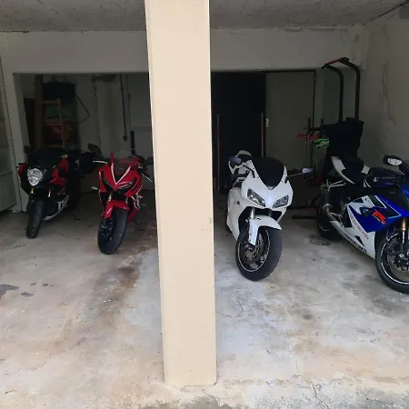 Daire Grosse & Voll Ausgestattete Apartments, Studios, Doppelzimmer, Workspace, Parkplatz, Netflix, Prime & Schnelles Wifi In Ruhiger Lage Mit Garten *