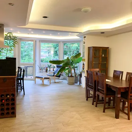 Grosse & Voll Ausgestattete Apartments, Studios, Doppelzimmer, Workspace, Parkplatz, Netflix, Prime & Schnelles Wifi In Ruhiger Lage Mit Garten * Rudolstadt