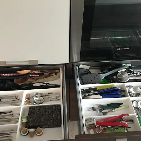 Grosse & Voll Ausgestattete Apartments, Studios, Doppelzimmer, Workspace, Parkplatz, Netflix, Prime & Schnelles Wifi In Ruhiger Lage Mit Garten