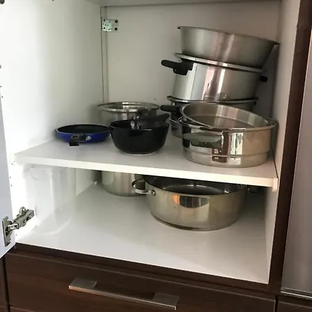 Grosse & Voll Ausgestattete Apartments, Studios, Doppelzimmer, Workspace, Parkplatz, Netflix, Prime & Schnelles Wifi In Ruhiger Lage Mit Garten Appartamento
