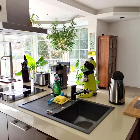 Grosse & Voll Ausgestattete Apartments, Studios, Doppelzimmer, Workspace, Parkplatz, Netflix, Prime & Schnelles Wifi In Ruhiger Lage Mit Garten Rudolstadt