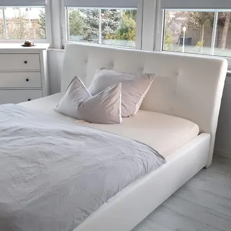 Grosse & Voll Ausgestattete Apartments, Studios, Doppelzimmer, Workspace, Parkplatz, Netflix, Prime & Schnelles Wifi In Ruhiger Lage Mit Garten Rudolstadt