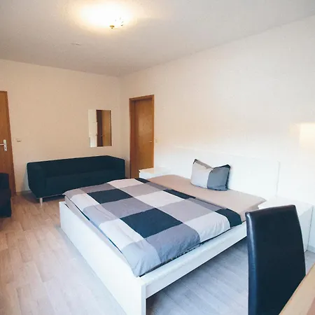 Grosse & Voll Ausgestattete Apartments, Studios, Doppelzimmer, Workspace, Parkplatz, Netflix, Prime & Schnelles Wifi In Ruhiger Lage Mit Garten * Rudolstadt