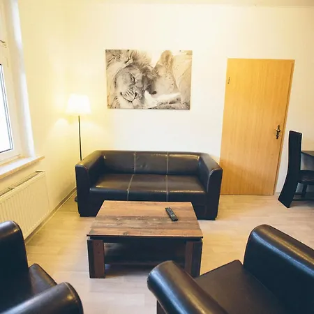 Grosse & Voll Ausgestattete Apartments, Studios, Doppelzimmer, Workspace, Parkplatz, Netflix, Prime & Schnelles Wifi In Ruhiger Lage Mit Garten *