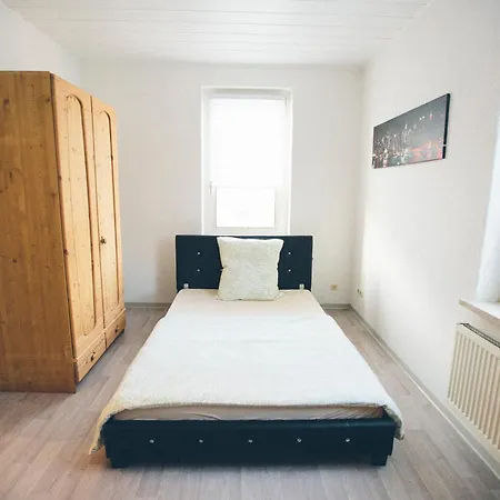Grosse & Voll Ausgestattete Apartments, Studios, Doppelzimmer, Workspace, Parkplatz, Netflix, Prime & Schnelles Wifi In Ruhiger Lage Mit Garten *