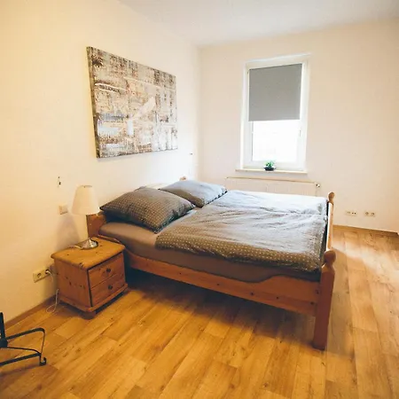 Grosse & Voll Ausgestattete Apartments, Studios, Doppelzimmer, Workspace, Parkplatz, Netflix, Prime & Schnelles Wifi In Ruhiger Lage Mit Garten Apartment