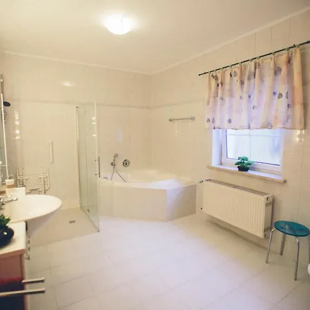 Apartment Grosse & Voll Ausgestattete Apartments, Studios, Doppelzimmer, Workspace, Parkplatz, Netflix, Prime & Schnelles Wifi In Ruhiger Lage Mit Garten
