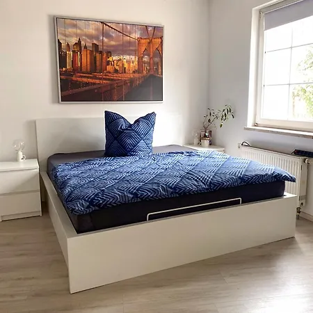 Daire Grosse & Voll Ausgestattete Apartments, Studios, Doppelzimmer, Workspace, Parkplatz, Netflix, Prime & Schnelles Wifi In Ruhiger Lage Mit Garten