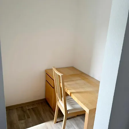 Appartamento Grosse & Voll Ausgestattete Apartments, Studios, Doppelzimmer, Workspace, Parkplatz, Netflix, Prime & Schnelles Wifi In Ruhiger Lage Mit Garten