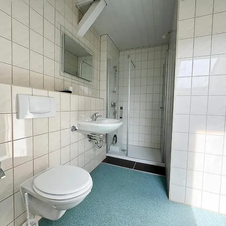 Grosse & Voll Ausgestattete Apartments, Studios, Doppelzimmer, Workspace, Parkplatz, Netflix, Prime & Schnelles Wifi In Ruhiger Lage Mit Garten * Rudolstadt