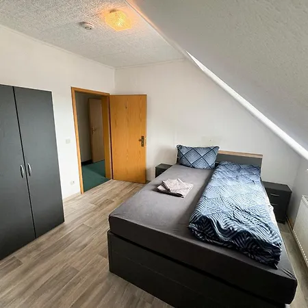 Grosse & Voll Ausgestattete Apartments, Studios, Doppelzimmer, Workspace, Parkplatz, Netflix, Prime & Schnelles Wifi In Ruhiger Lage Mit Garten