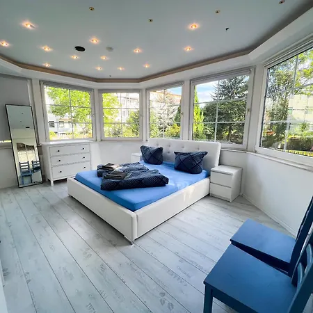 Grosse & Voll Ausgestattete Apartments, Studios, Doppelzimmer, Workspace, Parkplatz, Netflix, Prime & Schnelles Wifi In Ruhiger Lage Mit Garten