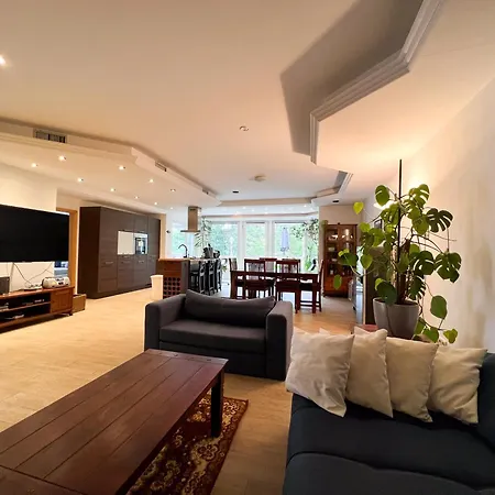 Apartment Grosse & Voll Ausgestattete Apartments, Studios, Doppelzimmer, Workspace, Parkplatz, Netflix, Prime & Schnelles Wifi In Ruhiger Lage Mit Garten