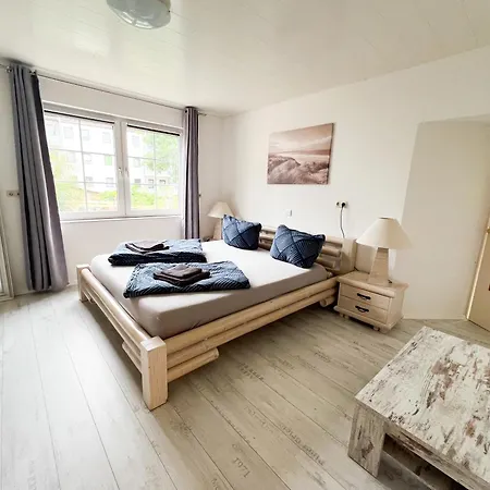 Grosse & Voll Ausgestattete Apartments, Studios, Doppelzimmer, Workspace, Parkplatz, Netflix, Prime & Schnelles Wifi In Ruhiger Lage Mit Garten Apartment Rudolstadt