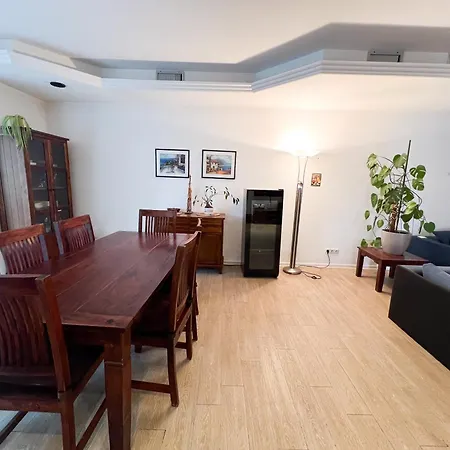 Daire Grosse & Voll Ausgestattete Apartments, Studios, Doppelzimmer, Workspace, Parkplatz, Netflix, Prime & Schnelles Wifi In Ruhiger Lage Mit Garten