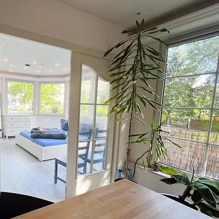 Grosse & Voll Ausgestattete Apartments, Studios, Doppelzimmer, Workspace, Parkplatz, Netflix, Prime & Schnelles Wifi In Ruhiger Lage Mit Garten Apartment *
