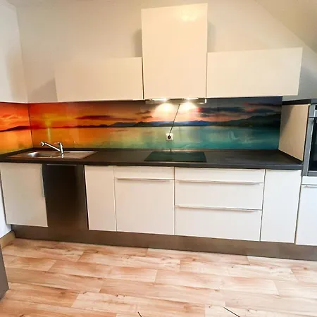 Apartment Grosse & Voll Ausgestattete Apartments, Studios, Doppelzimmer, Workspace, Parkplatz, Netflix, Prime & Schnelles Wifi In Ruhiger Lage Mit Garten *
