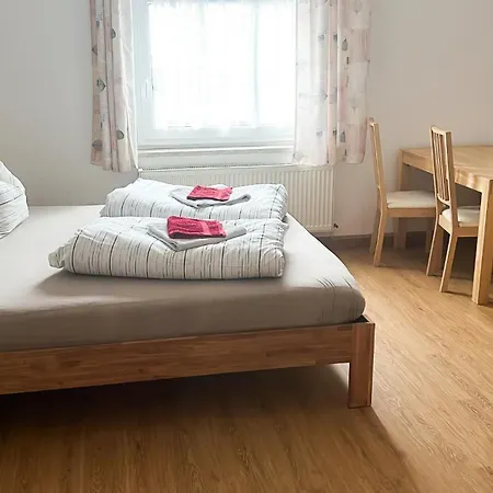Appartamento Grosse & Voll Ausgestattete Apartments, Studios, Doppelzimmer, Workspace, Parkplatz, Netflix, Prime & Schnelles Wifi In Ruhiger Lage Mit Garten Rudolstadt