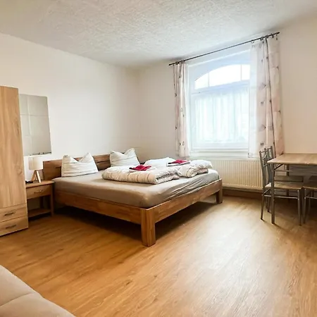 Grosse & Voll Ausgestattete Apartments, Studios, Doppelzimmer, Workspace, Parkplatz, Netflix, Prime & Schnelles Wifi In Ruhiger Lage Mit Garten * Rudolstadt