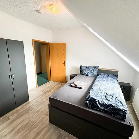 Grosse & Voll Ausgestattete Apartments, Studios, Doppelzimmer, Workspace, Parkplatz, Netflix, Prime & Schnelles Wifi In Ruhiger Lage Mit Garten