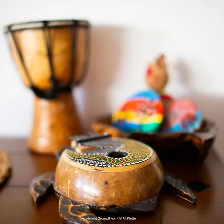 Grosse & Voll Ausgestattete Apartments, Studios, Doppelzimmer, Workspace, Parkplatz, Netflix, Prime & Schnelles Wifi In Ruhiger Lage Mit Garten