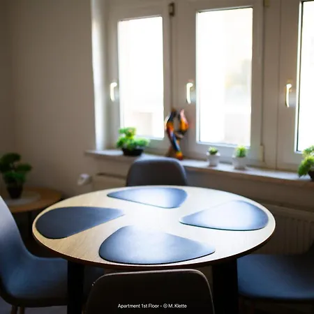 Daire Grosse & Voll Ausgestattete Apartments, Studios, Doppelzimmer, Workspace, Parkplatz, Netflix, Prime & Schnelles Wifi In Ruhiger Lage Mit Garten