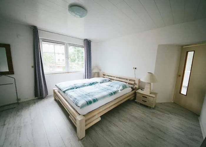 Grosse & Voll Ausgestattete Apartments, Studios, Doppelzimmer, Workspace, Parkplatz, Netflix, Prime & Schnelles Wifi In Ruhiger Lage Mit Garten Appartement