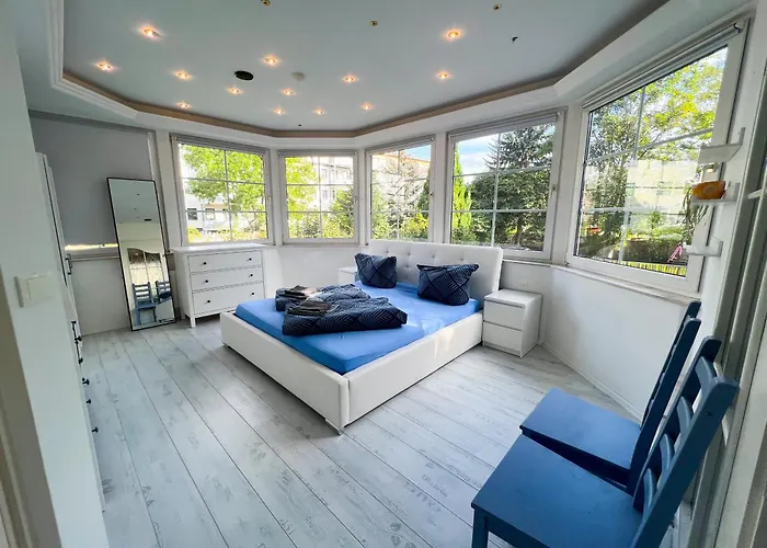 Grosse & Voll Ausgestattete Apartments, Studios, Doppelzimmer, Workspace, Parkplatz, Netflix, Prime & Schnelles Wifi In Ruhiger Lage Mit Garten