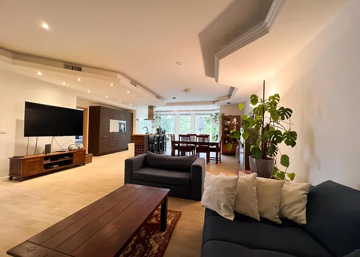 Lejlighed Grosse & Voll Ausgestattete Apartments, Studios, Doppelzimmer, Workspace, Parkplatz, Netflix, Prime & Schnelles Wifi In Ruhiger Lage Mit Garten