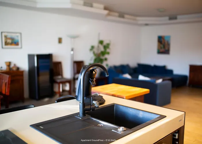 Lejlighed Grosse & Voll Ausgestattete Apartments, Studios, Doppelzimmer, Workspace, Parkplatz, Netflix, Prime & Schnelles Wifi In Ruhiger Lage Mit Garten Rudolstadt