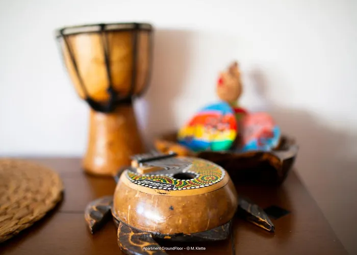 Grosse & Voll Ausgestattete Apartments, Studios, Doppelzimmer, Workspace, Parkplatz, Netflix, Prime & Schnelles Wifi In Ruhiger Lage Mit Garten